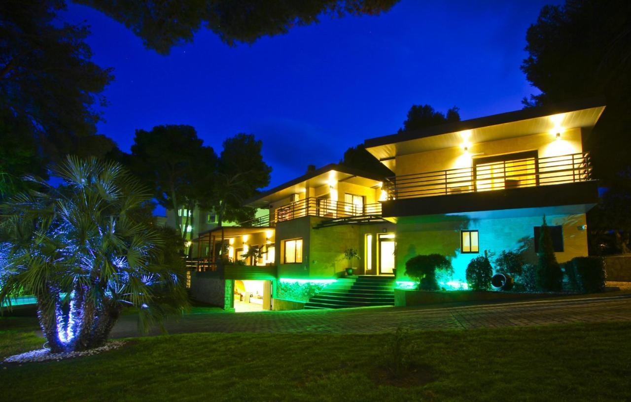 Villa Planet Салоу Екстериор снимка